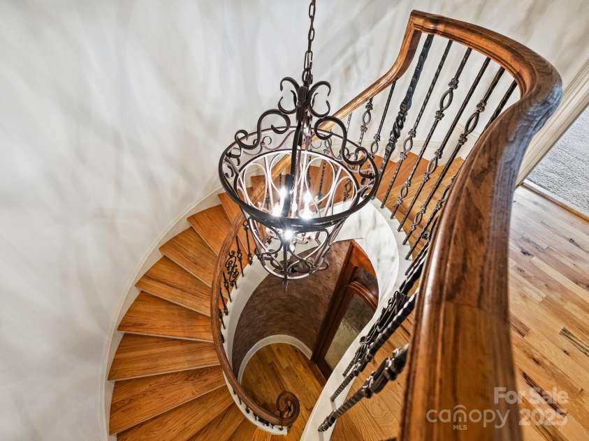 4400 Sharon View Road, Charlotte, NC 28226.  MLS# CAR4243534, YatesRealty ID 11056. Winding Staircase