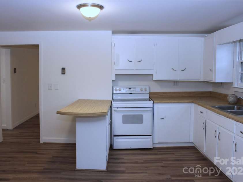 4 Morgan Cove Road, Candler, NC 28715.  MLS# CAR3898041, YatesRealty ID 11057. 