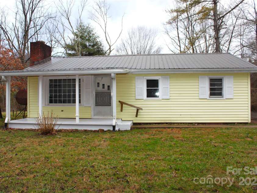 4 Morgan Cove Road, Candler, NC 28715.  MLS# CAR3898041, YatesRealty ID 11057. Welcome Home!