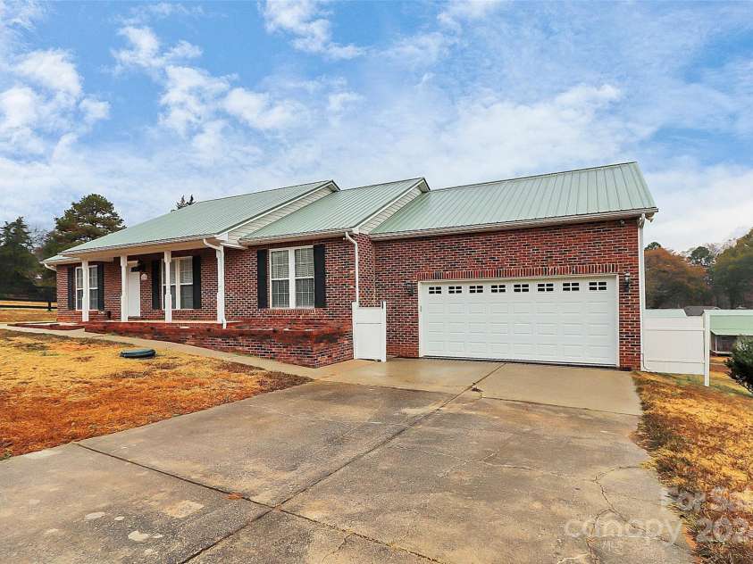 2945 Parks Lafferty Road, Concord, NC 28025.  MLS# CAR4205547, YatesRealty ID 11058. 