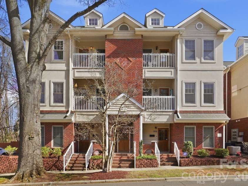 111 Summit Avenue, Charlotte, NC 28208.  MLS# CAR4356986, YatesRealty ID 11059. 