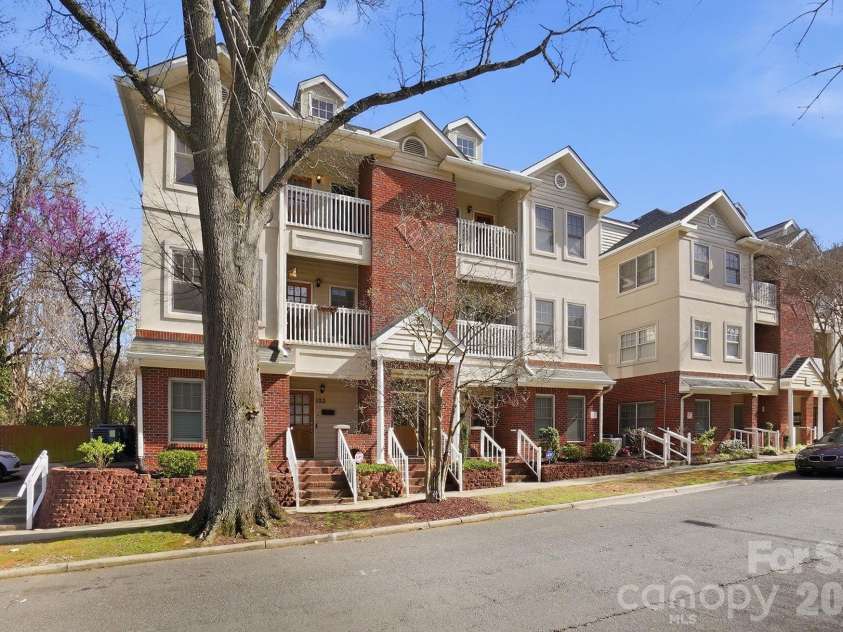 111 Summit Avenue, Charlotte, NC 28208.  MLS# CAR4356986, YatesRealty ID 11059. 