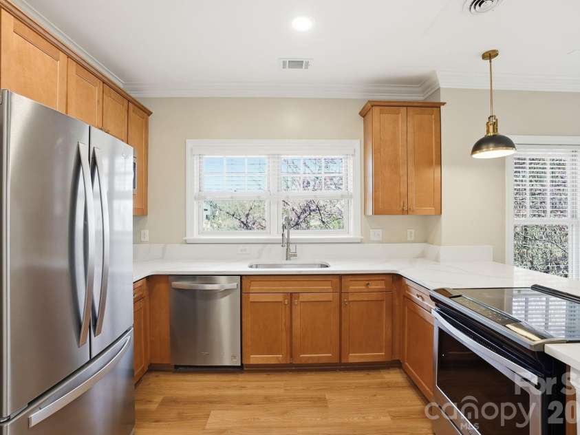 111 Summit Avenue, Charlotte, NC 28208.  MLS# CAR4356986, YatesRealty ID 11059. 