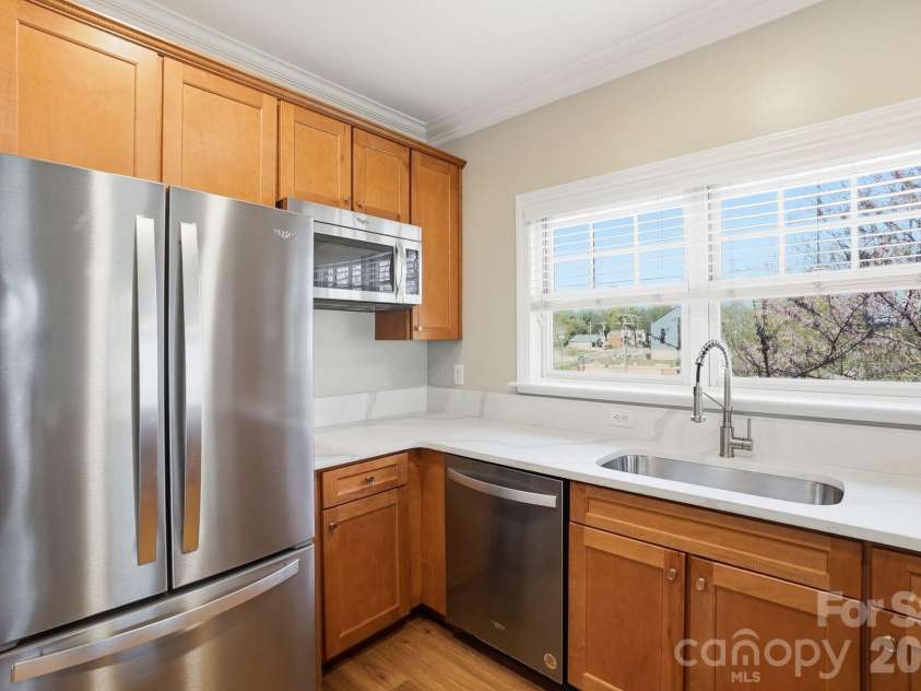 111 Summit Avenue, Charlotte, NC 28208.  MLS# CAR4356986, YatesRealty ID 11059. 