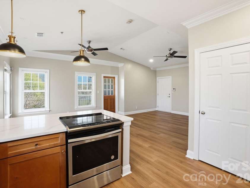 111 Summit Avenue, Charlotte, NC 28208.  MLS# CAR4356986, YatesRealty ID 11059. 