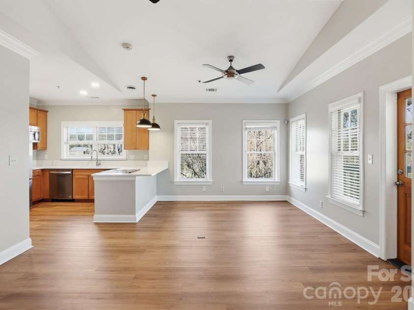 111 Summit Avenue, Charlotte, NC 28208.  MLS# CAR4356986, YatesRealty ID 11059. 