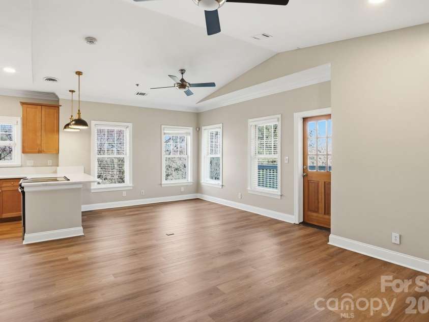 111 Summit Avenue, Charlotte, NC 28208.  MLS# CAR4356986, YatesRealty ID 11059. 