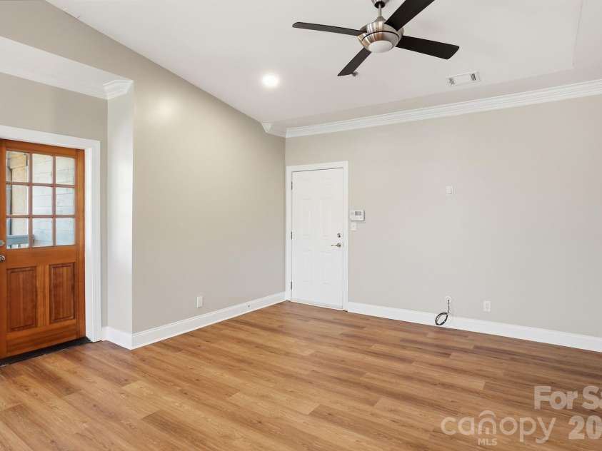 111 Summit Avenue, Charlotte, NC 28208.  MLS# CAR4356986, YatesRealty ID 11059. 