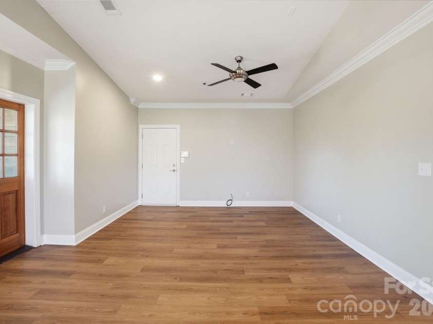 111 Summit Avenue, Charlotte, NC 28208.  MLS# CAR4356986, YatesRealty ID 11059. 