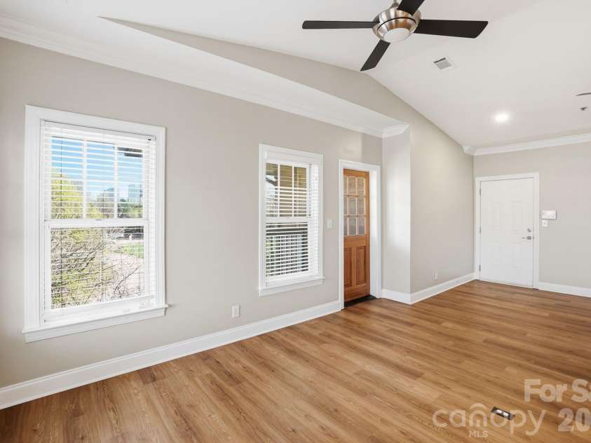 111 Summit Avenue, Charlotte, NC 28208.  MLS# CAR4356986, YatesRealty ID 11059. 