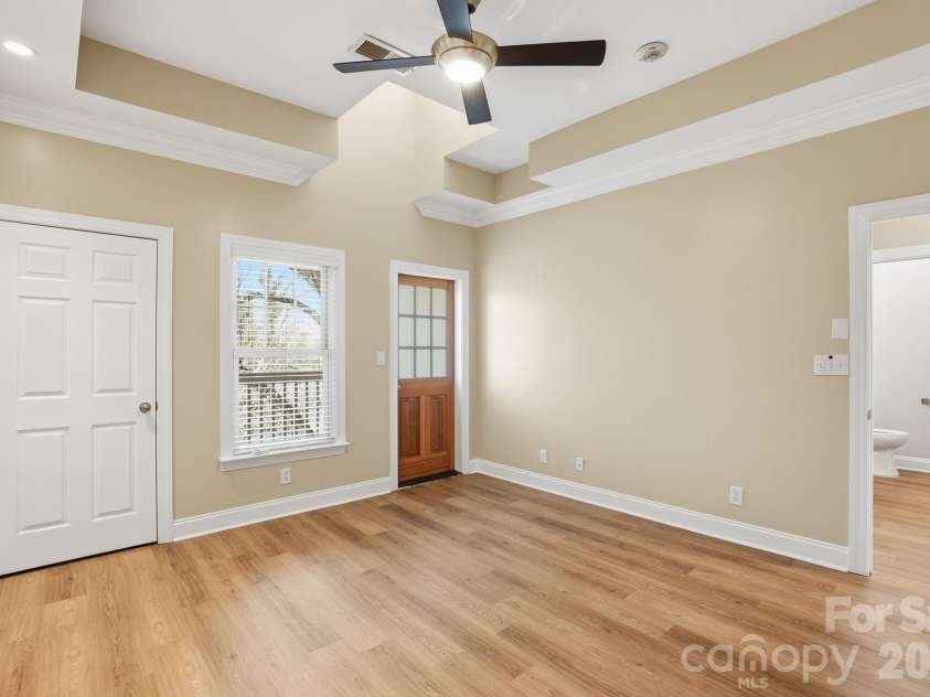 111 Summit Avenue, Charlotte, NC 28208.  MLS# CAR4356986, YatesRealty ID 11059. 