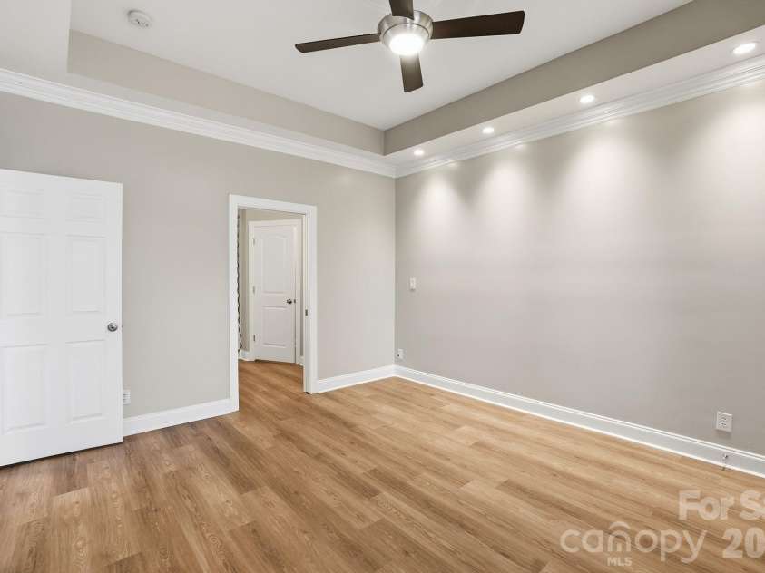 111 Summit Avenue, Charlotte, NC 28208.  MLS# CAR4356986, YatesRealty ID 11059. 