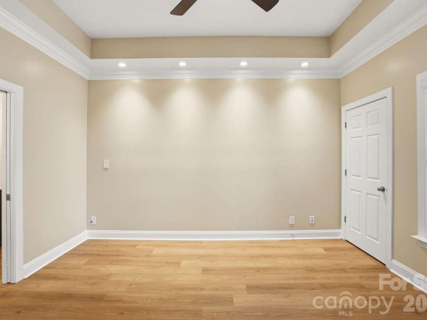 111 Summit Avenue, Charlotte, NC 28208.  MLS# CAR4356986, YatesRealty ID 11059. 