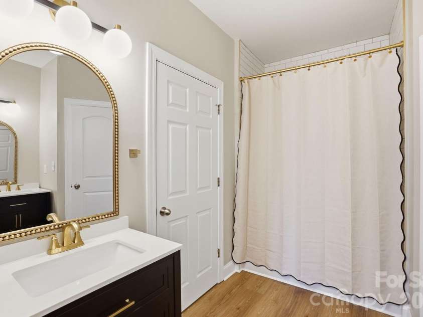 111 Summit Avenue, Charlotte, NC 28208.  MLS# CAR4356986, YatesRealty ID 11059. 
