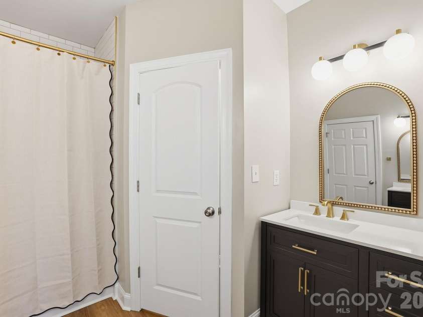 111 Summit Avenue, Charlotte, NC 28208.  MLS# CAR4356986, YatesRealty ID 11059. 