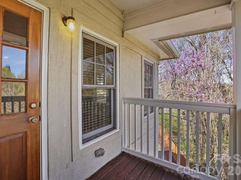 111 Summit Avenue, Charlotte, NC 28208.  MLS# CAR4356986, YatesRealty ID 11059. 