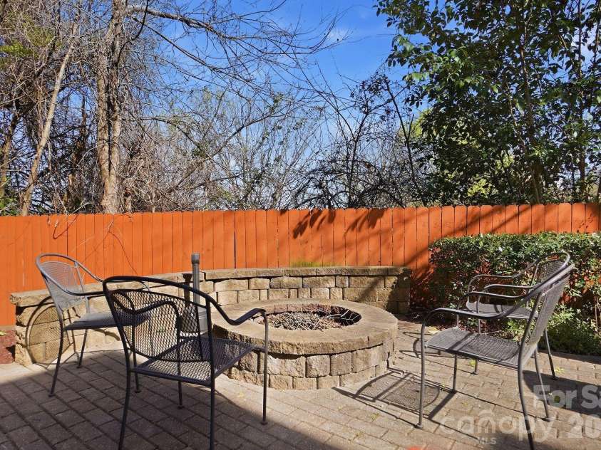 111 Summit Avenue, Charlotte, NC 28208.  MLS# CAR4356986, YatesRealty ID 11059. 