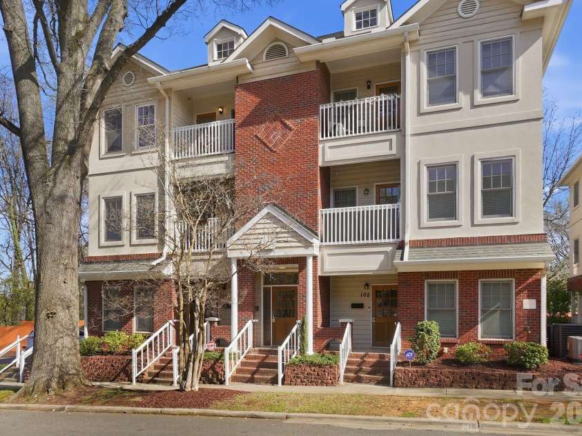 111 Summit Avenue, Charlotte, NC 28208.  MLS# CAR4356986, YatesRealty ID 11059. 