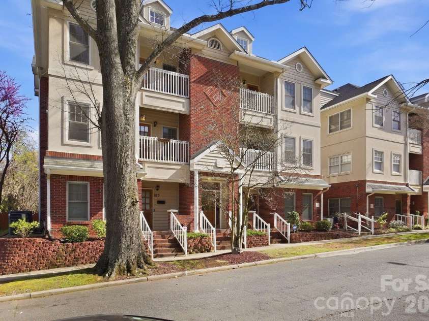 111 Summit Avenue, Charlotte, NC 28208.  MLS# CAR4356986, YatesRealty ID 11059. 