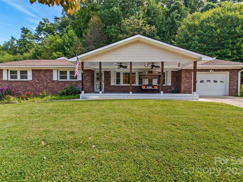 121 Auburn Park Drive, Waynesville, NC 28786.  MLS# CAR4180555, YatesRealty ID 1106. 