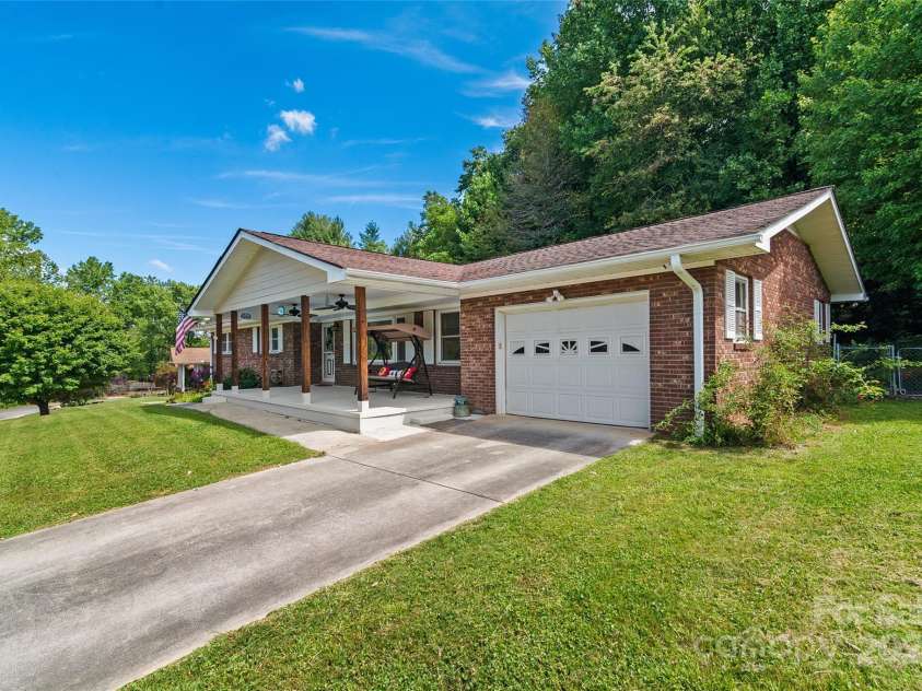 121 Auburn Park Drive, Waynesville, NC 28786.  MLS# CAR4180555, YatesRealty ID 1106. 