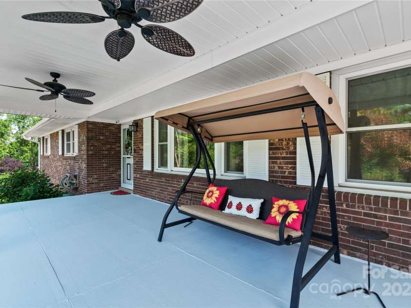 121 Auburn Park Drive, Waynesville, NC 28786.  MLS# CAR4180555, YatesRealty ID 1106. 