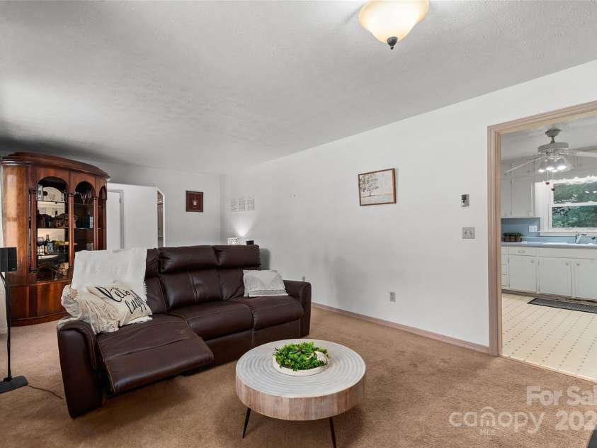 121 Auburn Park Drive, Waynesville, NC 28786.  MLS# CAR4180555, YatesRealty ID 1106. 