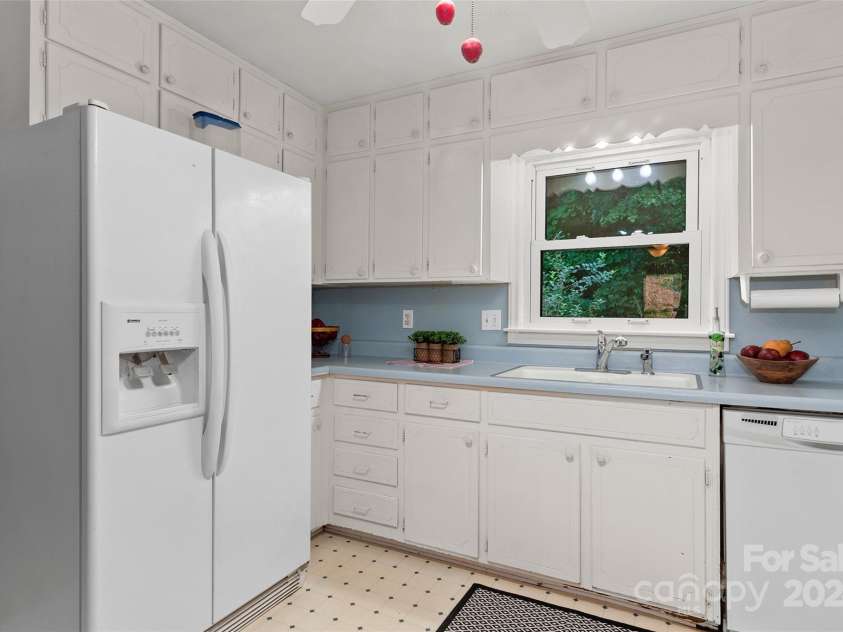 121 Auburn Park Drive, Waynesville, NC 28786.  MLS# CAR4180555, YatesRealty ID 1106. 