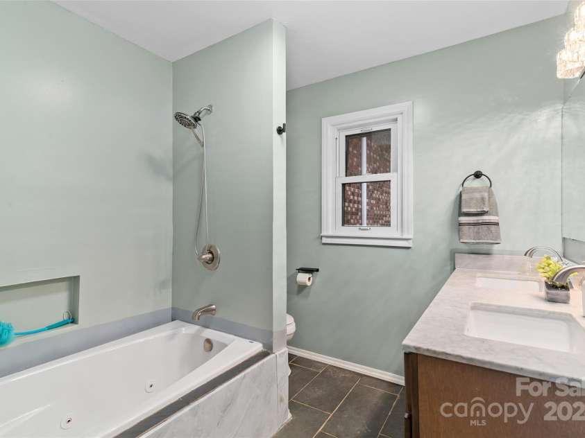 121 Auburn Park Drive, Waynesville, NC 28786.  MLS# CAR4180555, YatesRealty ID 1106. 