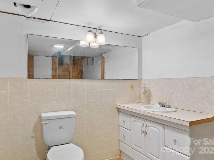 121 Auburn Park Drive, Waynesville, NC 28786.  MLS# CAR4180555, YatesRealty ID 1106. 