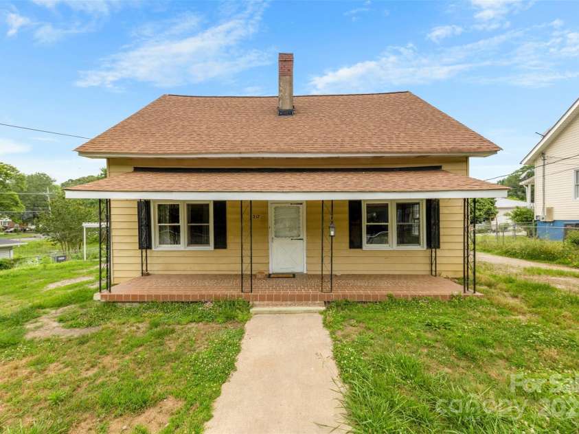 217 Highland Street, Gastonia, NC 28052.  MLS# CAR4260971, YatesRealty ID 1106. 