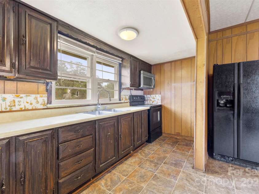 217 Highland Street, Gastonia, NC 28052.  MLS# CAR4260971, YatesRealty ID 1106. 