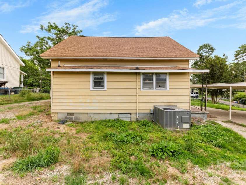 217 Highland Street, Gastonia, NC 28052.  MLS# CAR4260971, YatesRealty ID 1106. 