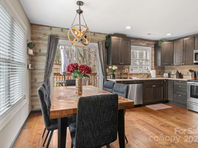 311 Jenna Clare Lane, Asheville, NC 28803.  MLS# CAR4228649, YatesRealty ID 11060. 