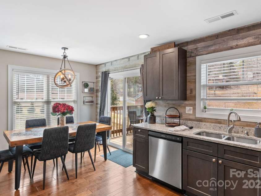 311 Jenna Clare Lane, Asheville, NC 28803.  MLS# CAR4228649, YatesRealty ID 11060. 