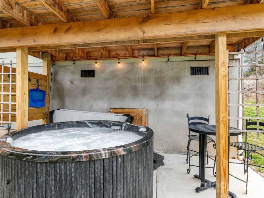 311 Jenna Clare Lane, Asheville, NC 28803.  MLS# CAR4228649, YatesRealty ID 11060. 