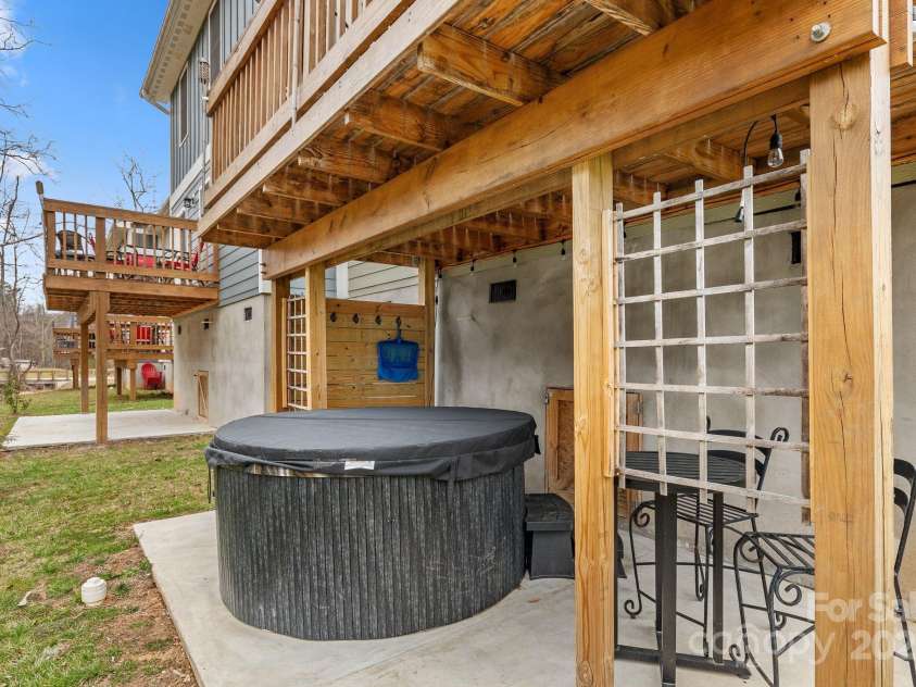 311 Jenna Clare Lane, Asheville, NC 28803.  MLS# CAR4228649, YatesRealty ID 11060. 