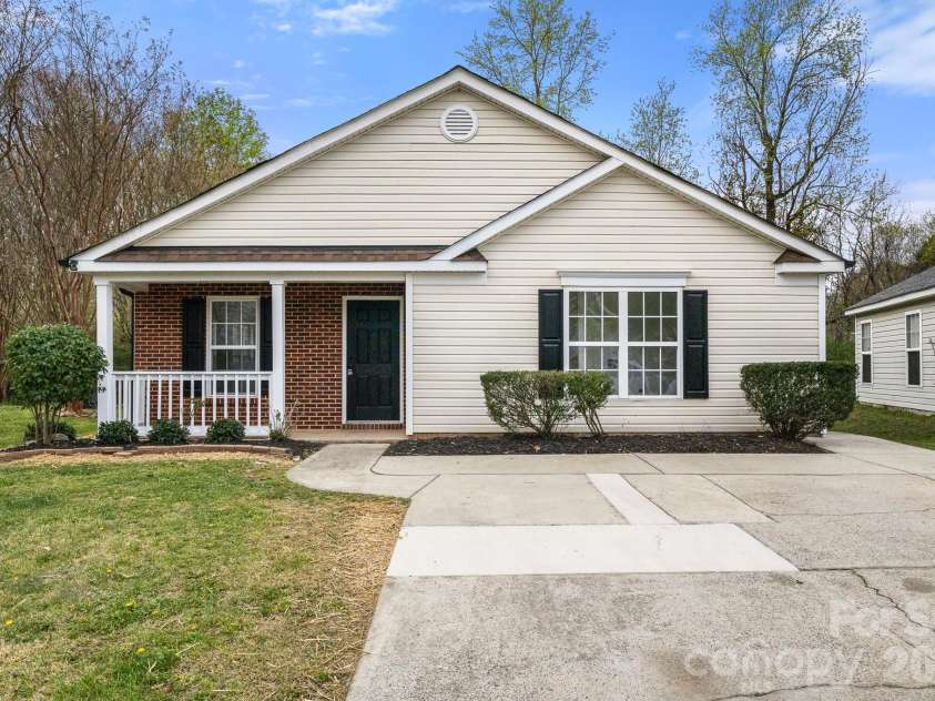 6123 Mcintyre Ridge Drive, Charlotte, NC 28216.  MLS# CAR4360657, YatesRealty ID 11060. 