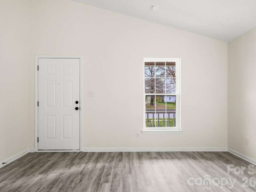 6123 Mcintyre Ridge Drive, Charlotte, NC 28216.  MLS# CAR4360657, YatesRealty ID 11060. 
