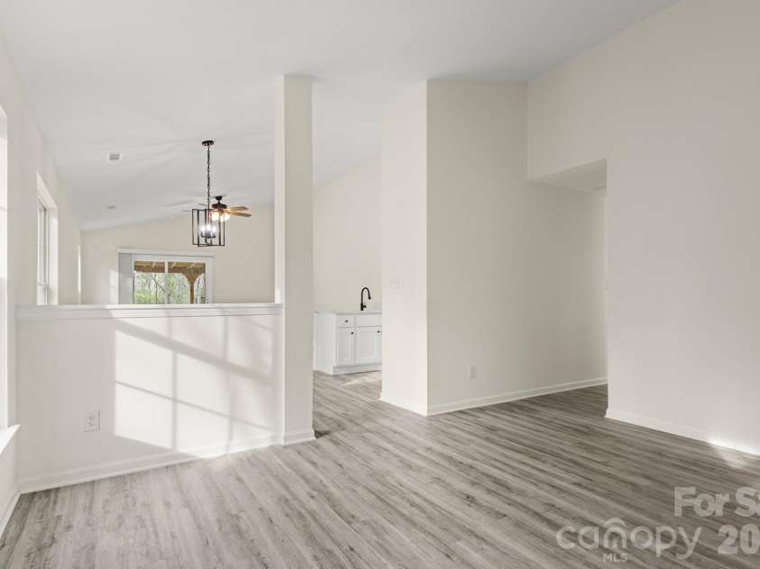 6123 Mcintyre Ridge Drive, Charlotte, NC 28216.  MLS# CAR4360657, YatesRealty ID 11060. 