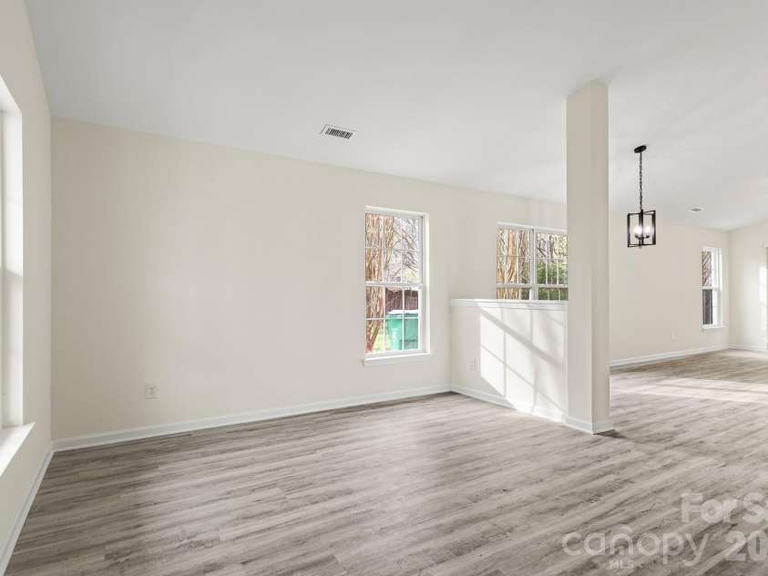 6123 Mcintyre Ridge Drive, Charlotte, NC 28216.  MLS# CAR4360657, YatesRealty ID 11060. 