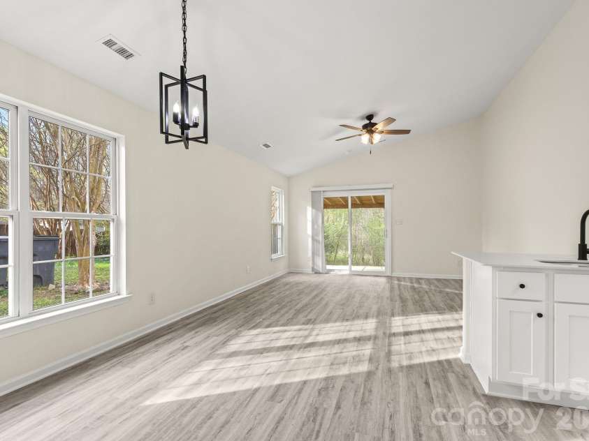 6123 Mcintyre Ridge Drive, Charlotte, NC 28216.  MLS# CAR4360657, YatesRealty ID 11060. 
