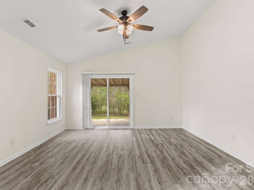 6123 Mcintyre Ridge Drive, Charlotte, NC 28216.  MLS# CAR4360657, YatesRealty ID 11060. 