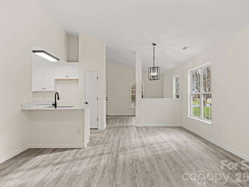 6123 Mcintyre Ridge Drive, Charlotte, NC 28216.  MLS# CAR4360657, YatesRealty ID 11060. 