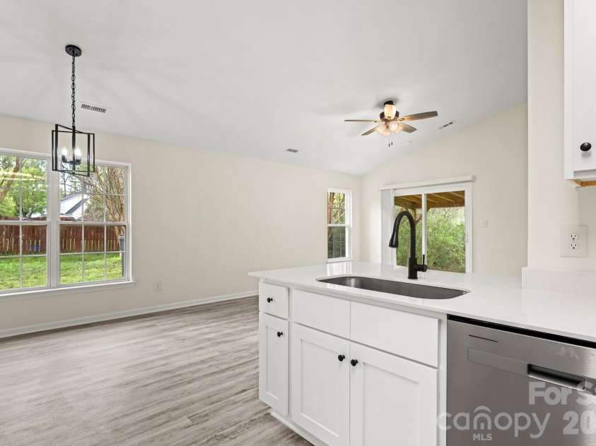 6123 Mcintyre Ridge Drive, Charlotte, NC 28216.  MLS# CAR4360657, YatesRealty ID 11060. 