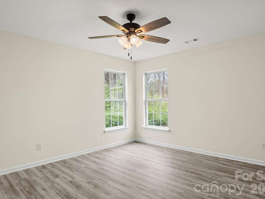 6123 Mcintyre Ridge Drive, Charlotte, NC 28216.  MLS# CAR4360657, YatesRealty ID 11060. 