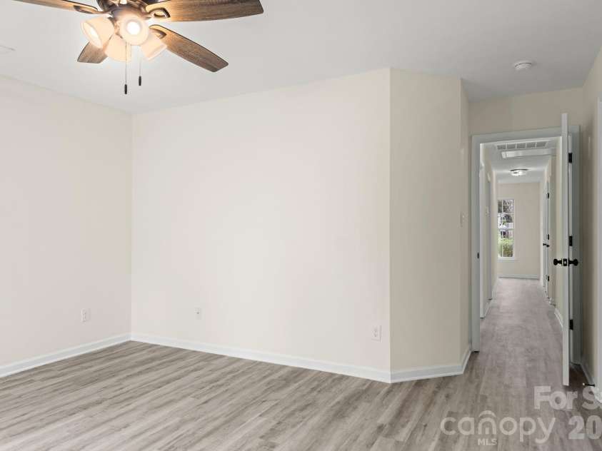 6123 Mcintyre Ridge Drive, Charlotte, NC 28216.  MLS# CAR4360657, YatesRealty ID 11060. 