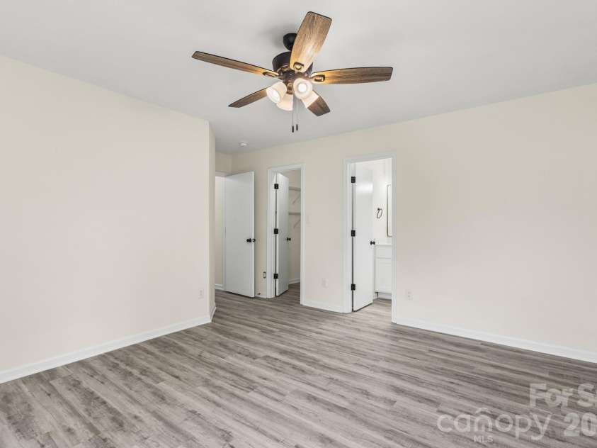 6123 Mcintyre Ridge Drive, Charlotte, NC 28216.  MLS# CAR4360657, YatesRealty ID 11060. 