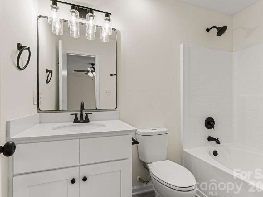 6123 Mcintyre Ridge Drive, Charlotte, NC 28216.  MLS# CAR4360657, YatesRealty ID 11060. 