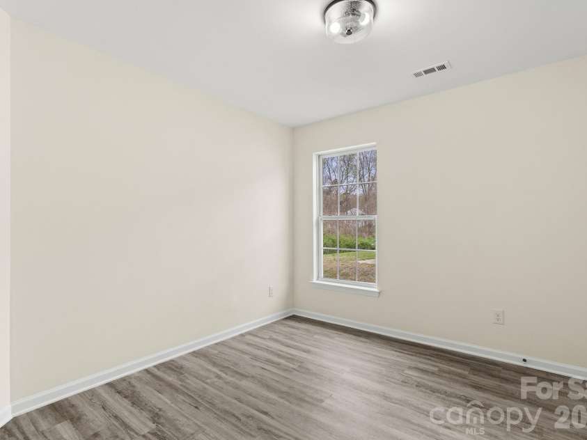 6123 Mcintyre Ridge Drive, Charlotte, NC 28216.  MLS# CAR4360657, YatesRealty ID 11060. 